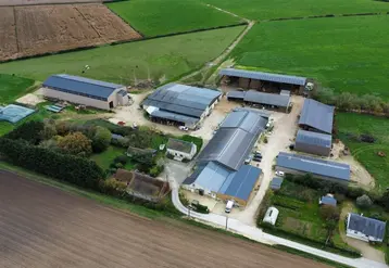 <em class="placeholder">Ferme vue du ciel</em>