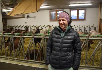 <em class="placeholder">Ana Venot dans sa chèvrerie</em>