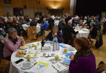 Les jurés évaluent les fromages le 26 novembre 2025.