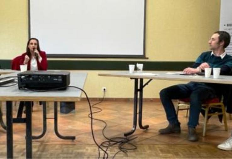 Les intervenants de la table ronde organisée pour l’assemblée générale de Bio en Normandie, mardi 5 avril : Antoine Roinsard, coordinateur
Forebio ; Philippe Camburer, président de la Fnab ; Laure Verdeau, directrice de l’Agence Bio ; Christophe Osmont, secrétaire de Bio en Normandie ; Stéphane Bourlier, porte-parole de la Confédération Paysanne du Calvados et membre du comité régional de la Confédération Paysanne Normandie.