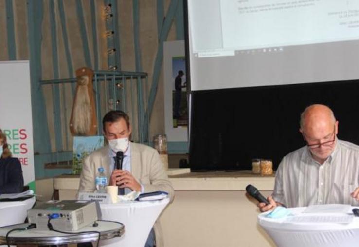 Anne-Laure Marteau, Gilles Lievens et Eric Chanu. « La Chambre d’agriculture de l’Eure dénonce la limitation des systèmes agricoles dits compatibles avec la préservation de la ressource en eau aux seuls systèmes en agriculture biologique ou cultures dites à bas niveaux d’intrants ».