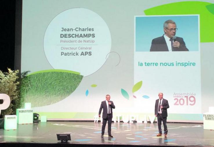 De gauche à droite, Jean-Charles Deschamps, le président du groupe Natup, et son directeur général, Patrick Aps,
lors de l’assemblée générale le 3 décembre à Evreux