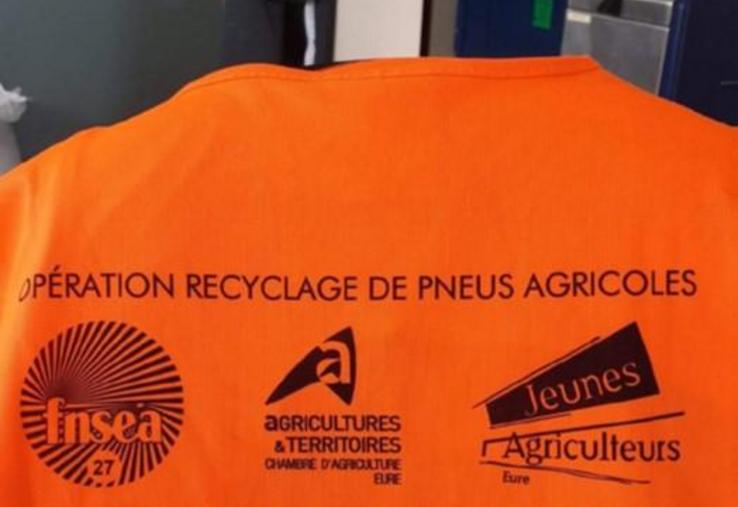 L'action de recyclage de pneus était ouverte à tous les agriculteurs du département et organisée par la FNSEA27, JA27 et la Chambre d'agriculture de l'Eure.