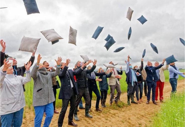 Les professionnels du lin ont exprimé leur enthousiasme
pour une réouverture prochaine des marchés.