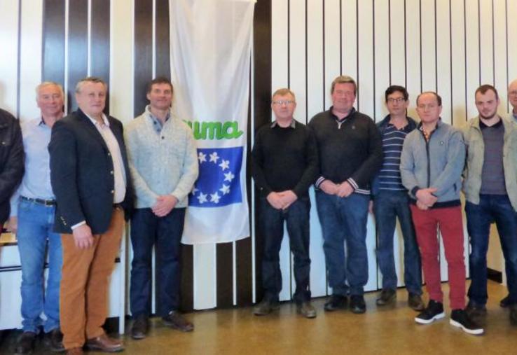 Le nouveau conseil d’administration de la fédération
des cuma Seine Normande. De gauche à droite : Jérôme
Breemeersch, Jean-Marie Crevel, Benoît Ferrand, Vincent
Leborgne, Michel Lafosse, Laurent Pierre de la Brière,
Benoît Bourgeois, Sébastien Bachelot, Baptiste Breton,
Jérôme Morin, Mickaël Rudi.