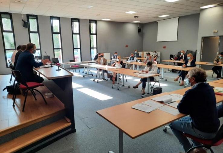 Les Parlementaires à l’écoute des organisations
professionnelles, à Guichainville.