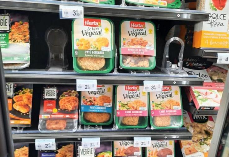 Les produits végétariens et végan se développent pour répondre à la demande des consommateurs de manger moins de viande. Mais que contiennent-ils ? D’où proviennent les ingrédients ? Sont-ils si sains qu’ils en ont
l’air ?