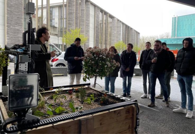 La solution d'irrigation automatique Aliaterra a retenu l'attention des participants au forum des nouvelles technologies agricoles, vendredi 14 avril à Caen.