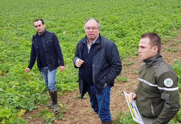 Une trentaine d'agriculteurs et de chasseurs se sont rassemblés à Tourny pour la journée intercultures.