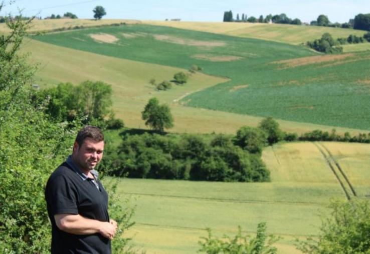 C’est avec fierté et plaisir que le jeune agriculteur propose un tour de son exploitation. Un paysage époustouflant.