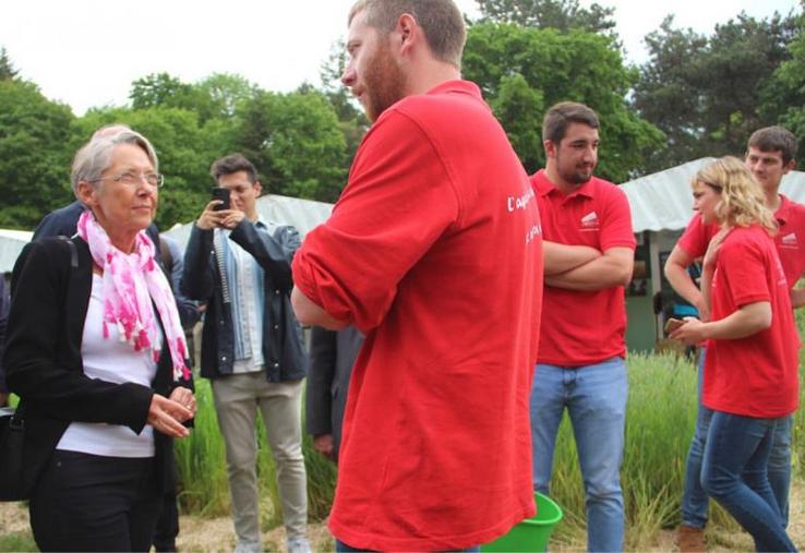 Elisabeth Borne était de passage ce dimanche à Boeuf en Fête à Maltot (14).Elle s’est entretenue avec les Jeunes Agriculteurs.
