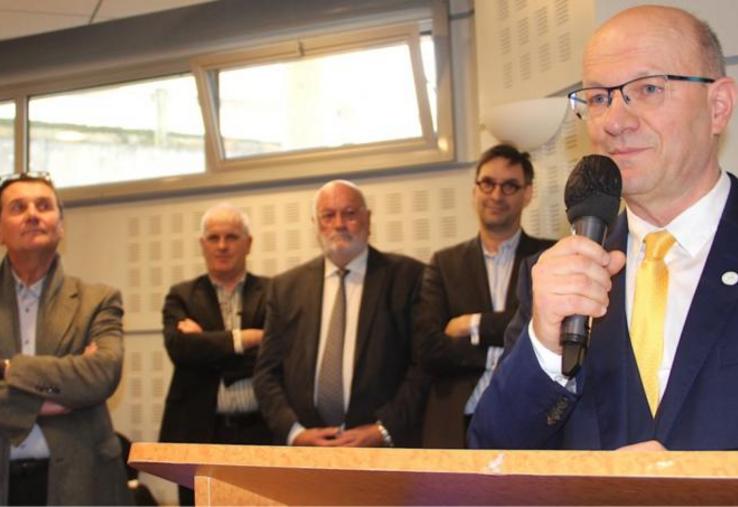 Jacques Chevalier visiblement ému avec en arrière plan Daniel
Génissel, Jean-Louis Belloche, Daniel Epron et Sébastien Windsor.