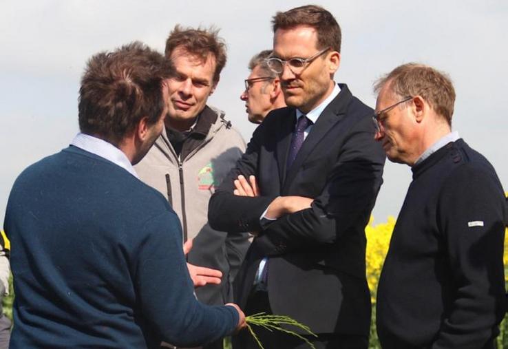 Amaury Lesvesque (président de la FNSEA 27) s'est inquiété de l'éventualité de l'interdiction de la phosphine pour la fumigation des céréales. Cela supposerait d'aller faire traiter le blé à Anvers avant d'accéder aux marchés d'Afrique du Nord.