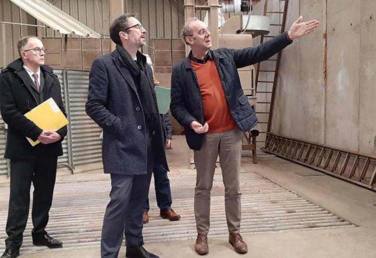 Régis Chopin a pris la parole pour présenter son exploitation familiale depuis trois générations.