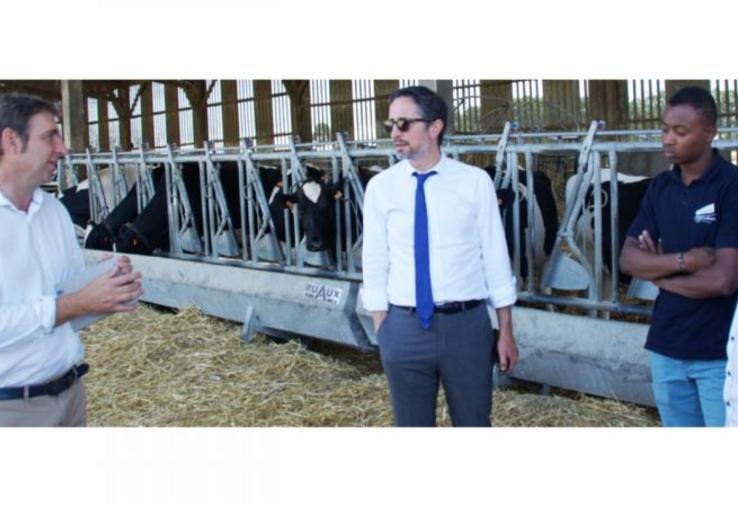 Fabrice Moulard (à gauche sur la photo) explique comment les agriculteurs se retrouvent parfois dans des impasses techniques.