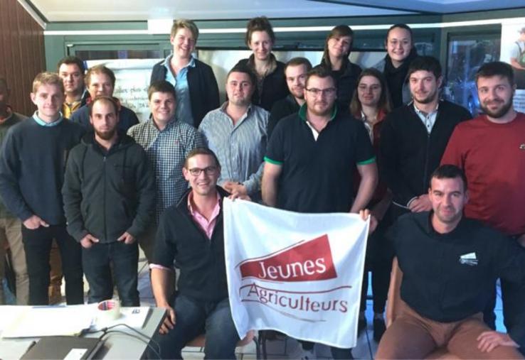 L'équipe composée d'une vingtaine de personnes, a mené une réflexion commune pour optimiser les échanges en interne, mieux travailler ensemble et aboutir à la construction d'un projet de mandature.