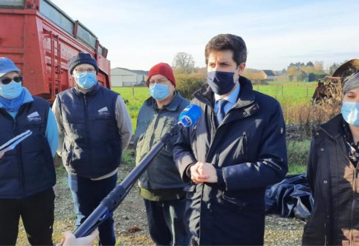 Le ministre de l’Agriculture,
Julien Denormandie, a tenu à exprimer son soutien aux
éleveurs et producteurs locaux touchés eux-aussi par la crise
sanitaire