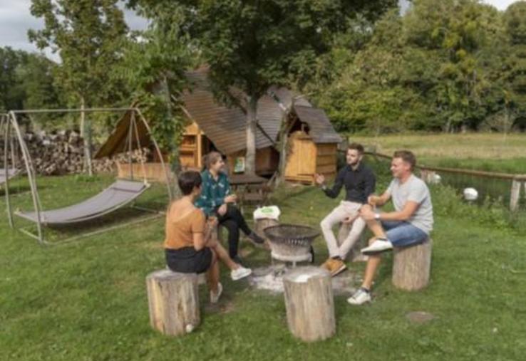 Accueil en hébergement insolite à la ferme du Domaine de Ouézy (Calvados).