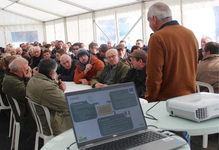Plus de 180 éleveurs présents, le devenir de la filière bovine régionale
mobilise malgré l'envolée des coûts de production.