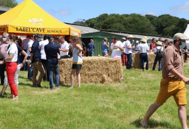 Les Prairiales 2021 ont accueilli 900 visiteurs sur le site de la ferme expérimentale de Blanche maison à Pont-Hébert (50) Une des premières grandes manifestations autorisées depuis le confinement.