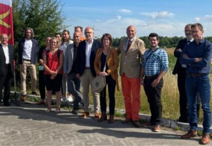 Mercredi 6 juillet, les représentants des structures lauréates de l'AMI Opération Normandie haies ont démarré la rencontre par la visite du pôle des Hauts-Prés, au Val-de-Reuil.