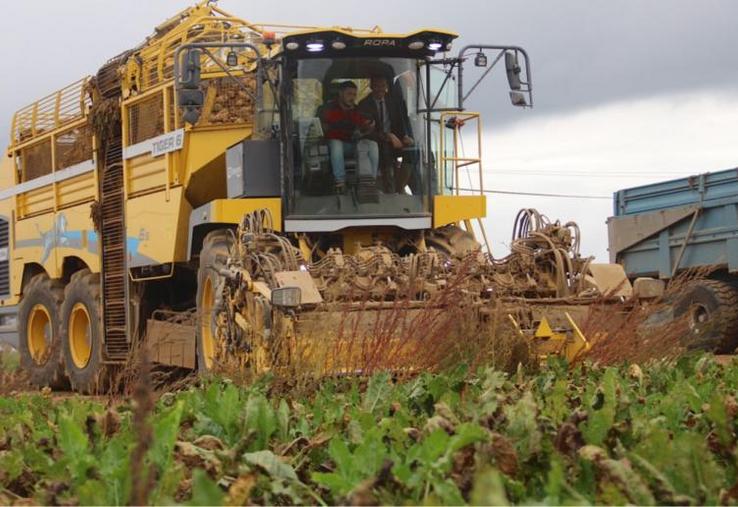 Simon Babre (préfet de l'Eure) et Alexandre Rassäert (président de l'Eure) ont fait un petit tour dans le poste de pilotage de la Ropa Tiger 6.