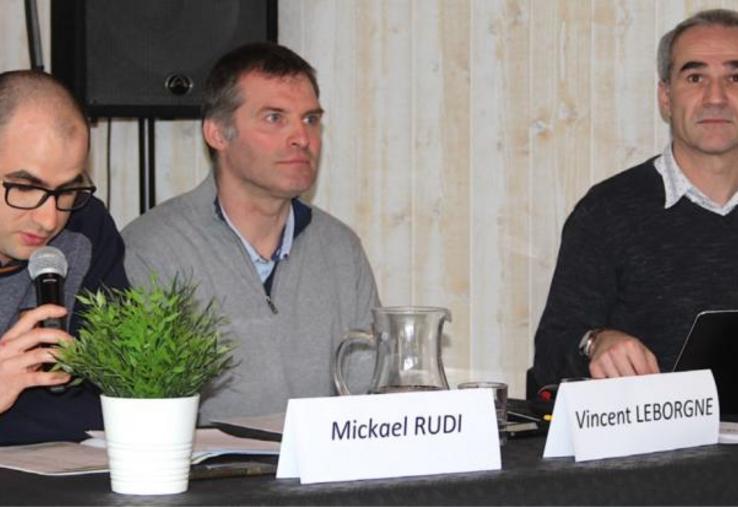 « 50 % des agriculteurs ont plus de 50 ans alors comment attirer les
jeunes dans notre réseau », s’est interrogé Vincent Leborgne, président de la fédération des Cuma Seine Normande (au centre), dans
son rapport moral.