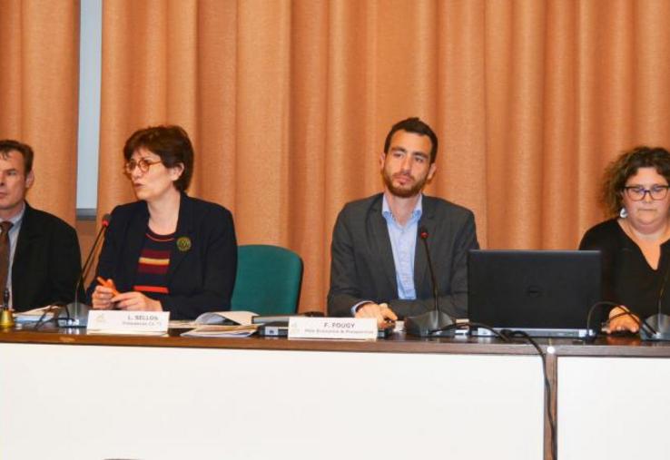 Gilles Lievens et Laurence Sellos, présidents des chambre d’agriculture, ont invité Florian Fougy, Elodie Turpin et Michel Delacroix pour une présentation de la Normandie agricole.