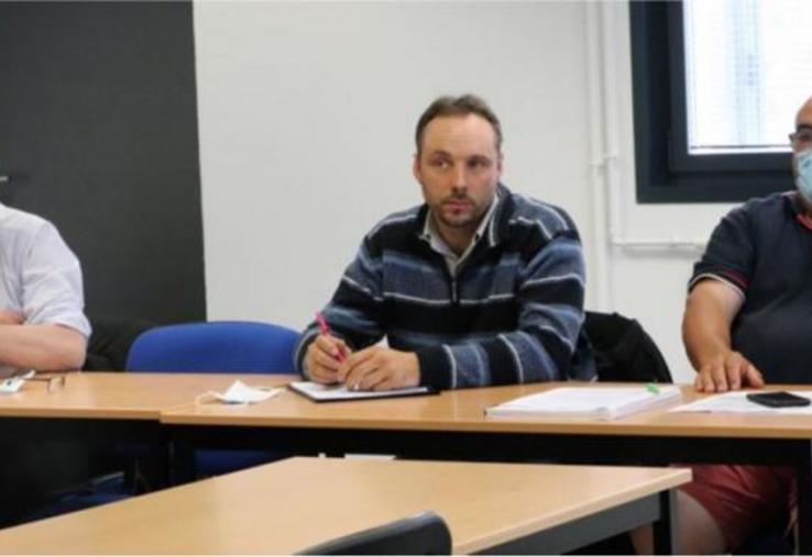 Jean-Michel Hamel, président de la FDSEA de la
Manche ; Benjamin Chamoy, président de la section viande
bovine 27 ; Daniel Courval, président de la section bovine
de la FRSEA.