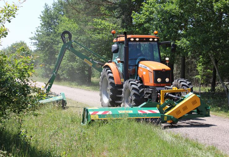 Le Département de l'Eure est gestionnaire d'environ 4 200 km de routes départementales et applique depuis 2009 une gestion différenciée pour faucher ses bords de routes à savoir les dépendances vertes.