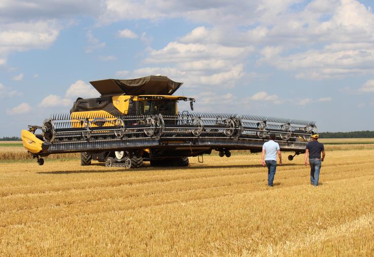 Le démotour de la moissonneuse batteuse CR11 s'est poursuivi dans l'Eure, près du Neubourg, sur le secteur du concessionnaire Blanchard Agriculture.