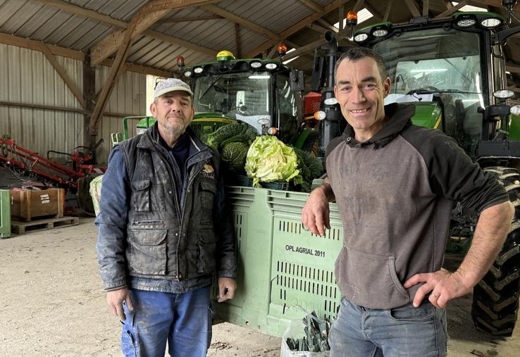 Sylvain Massin embauche jusqu'à 7 travailleurs saisonniers pour son exploitation maraîchère.