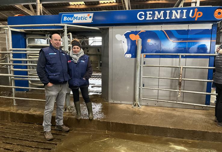 Pierre et Isabelle Lerouge ont installé un robot de traite double box "Gemini Up", de la marque Boumatic, il y a trois mois. Il leur permet de traire leurs 80 vaches.