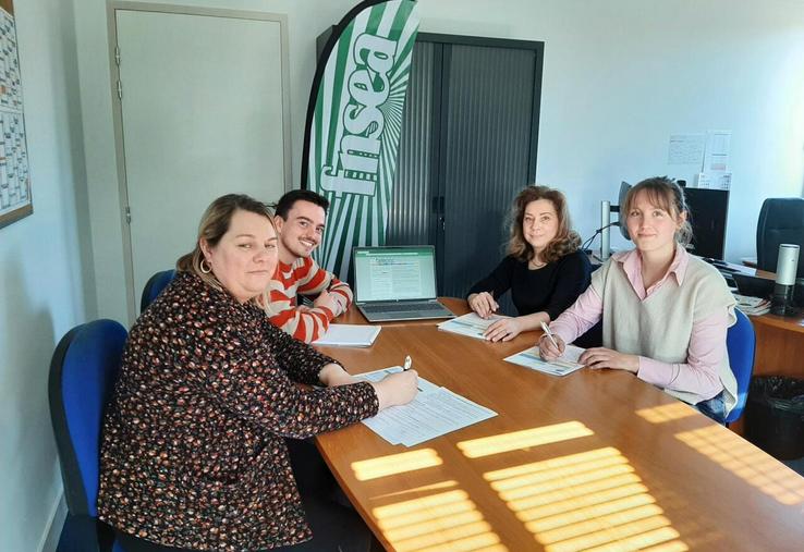 Top départ pour un mois et demi d'accompagnement intensif à la PAC avec la FNSEA 27 ! Florence Sellier, directrice de la FNSEA 27, Delphine Baziret, animatrice syndicale, Yanis Merlin, juriste en droit rural à la FNSEA 27 et Chloé Kestelyn, vacataire PAC. 