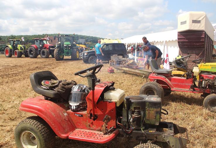 Le stand JA n'a pas désempli. les baptêmes en tracteur constituent une valeur sûre.