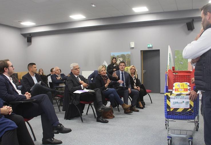 Tous les parlementaires ont été invités par la FNSEA 27 pour échanger sur le Mercosur mais aussi pour qu'ils se positionnent sur les dossiers chauds de rentrée comme la loi Duplomb. D'un gradient gauche/droite sur l'échiquier politique, leur participation est passée de moins-moins à plus-plus.