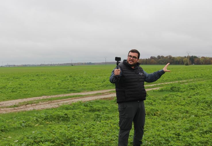 Thomas Couturier est co-gérant d'une ETA à Serez (27). Il est aussi agri-influenceur et comptabilise des milliers de vues sur ses réseaux sociaux. Dans ses vidéos, il filme son quotidien d'entrepreneur agricole.
