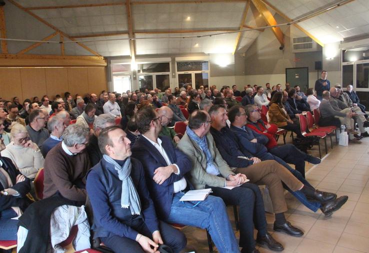 Très bonne participation pour l'AG "de cette vieille demoiselle mais très belle demoiselle" comme la qualifie son président dont Bart Depourcq (président  de l'Alliance Européenne du lin et du chanvre) et sa directrice Marie-Emmanuelle Belzung . Les producteurs de l'Essonne étaient également présents de même que ceux de l'Orne (L'Aigle) dont l'un d'eux a été élu administrateur.