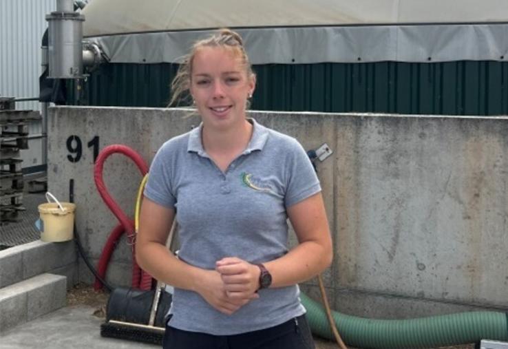 Flora Rouillé, co-responsable de site chez Agriméthane en Ouche dans l'Orne.
