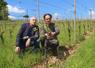 Christophe Rechaux (conseiller foncier Safer) et Étienne Fournet. La Safer a joué un rôle de facilitateur dans cette installation-transmission. Elle reste en veille sur l'identification de parcelles qui seraient adaptées à la viticulture dans un contexte de réchauffement climatique.