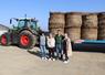 Anne Meyer, exploitante ; Maryvonne Guibout, maire de Pont-d'Ouilly ; Vincent Meyer, agriculteur et Sylvie Grenier, conseillère régionale ont fait le tour de la ferme et du parc matériel de l'ETA, jeudi 19 septembre. Le couple a ainsi pu recevoir la Région Normandie qu'il sollicite pour moderniser son parc matériel.