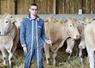 Matthias, âgé de 24 ans, est élève au CFA du Neubourg en CAP polyculture élevage. Il s'occupe du troupeau de Blondes. Ces bêtes laisseront bientôt la place à la race Aubrac.