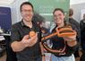 David Savary et Morgane Houdus. A gauche la boucle d'oreille, à droite le traditionnel collier de vêlage.