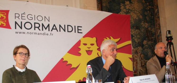 Hervé Morin entouré de Clotilde Eudier et Hubert Dejean : « nous
défendons une production agricole qui nourrit les hommes et les
animaux. Ce n’est pas négociable ».