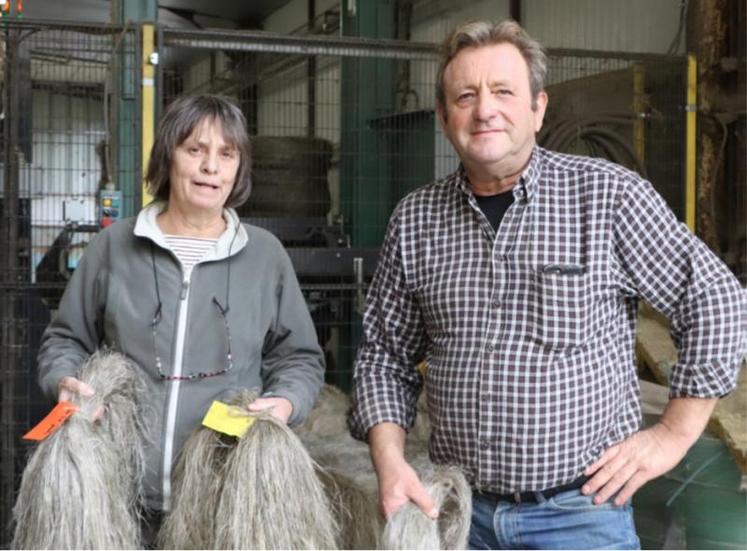 Nathalie Revol, chargée de mission au sein de l’association Lin
et chanvre bio (LCBio) et Henri Pomikal, liniculteur près de Caen
dans le Calvados