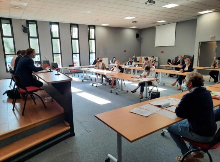 Les Parlementaires à l’écoute des organisations
professionnelles, à Guichainville.