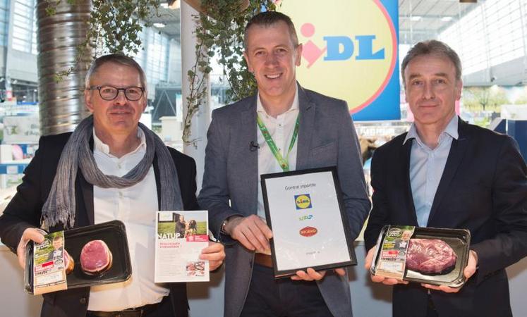 De gauche à droite : Jean-Charles Deschamps, président Natup, Michel Biero, directeur exécutif achats et marketing LIDL France et Laurent Boivin, compte-clé du groupe Bigard.