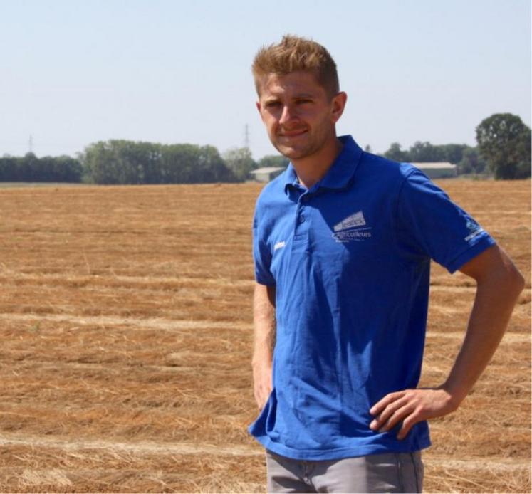 Maxime Auber, 24 ans, est jeune agriculteur et salarié chez Terre de Lin.