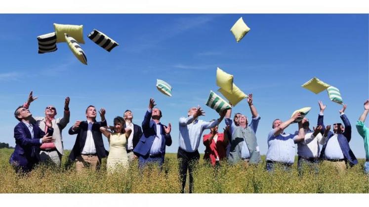 Le 13 juillet, Xavier Batut s’est rendu sur plusieurs sites
de la filière lin dans le département