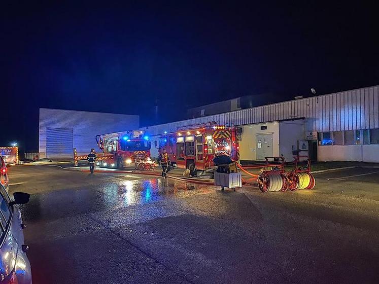 Une quarantaine de pompiers a fait preuve d’une réactivité qui a permis d’éviter le pire. Signalons également le sang-froid du  personnel de la coopérative. « Aucun blessé à déplorer, » se réjouissent les responsables.